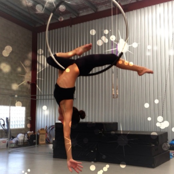 Profile Picture of Amanda Beutel (@amandabeutel) on Poshmark