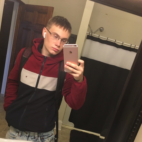 Profile Picture of Xavier Gibson (@gibbyfinch200) on Poshmark