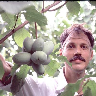 Profile Picture of R Neal Peterson (@Petersonpawpaws) on Twitter