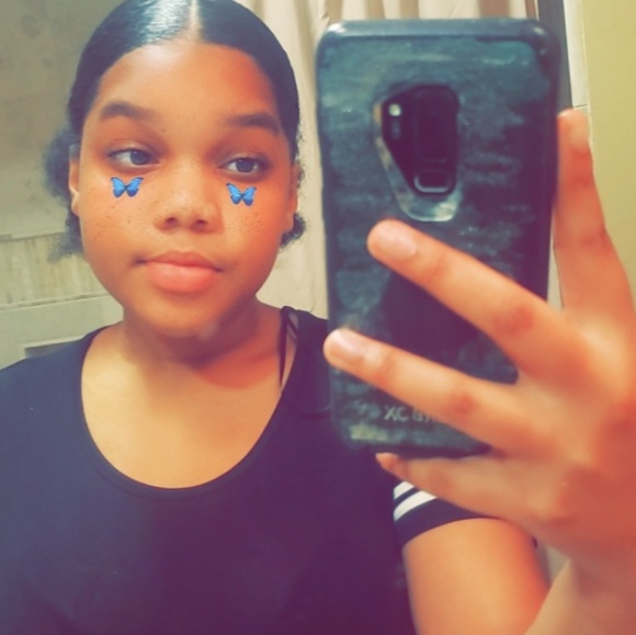 Profile Picture of Alyssa Dunbar (@babypop225) on Poshmark