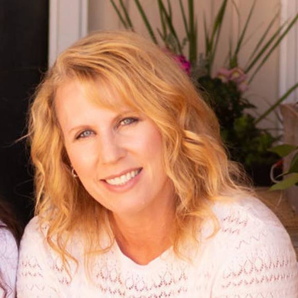 Profile Picture of Justine Zeitler (@justinezeitler) on Poshmark