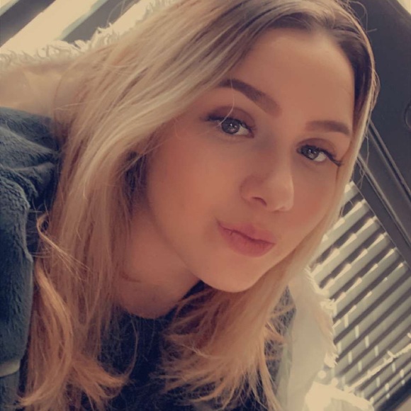 Profile Picture of Chrissey Tomadakis (@chrissey_t) on Poshmark