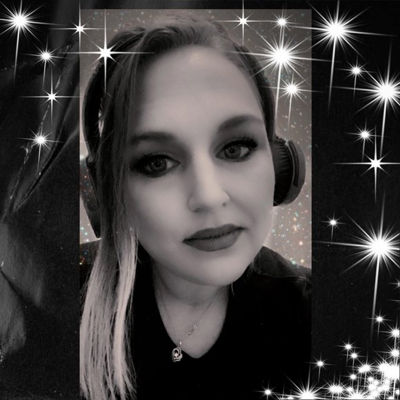 Profile Picture of Pamela Sledge (@pamelasledge) on Poshmark