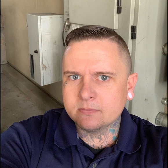 Profile Picture of Jeremy Sikes (@drexelsikes) on Poshmark