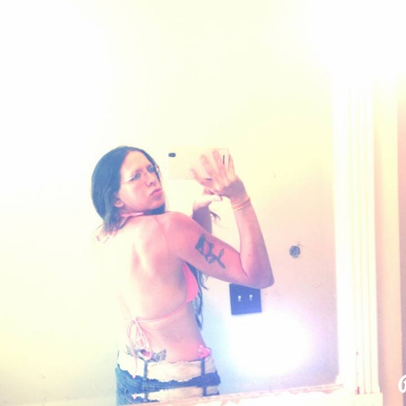 Profile Picture of Dee dee Gentry (@aveline) on Poshmark