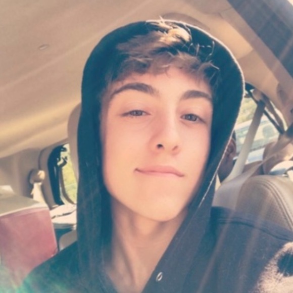 Profile Picture of Andrew Holladay (@andrew95499) on Poshmark