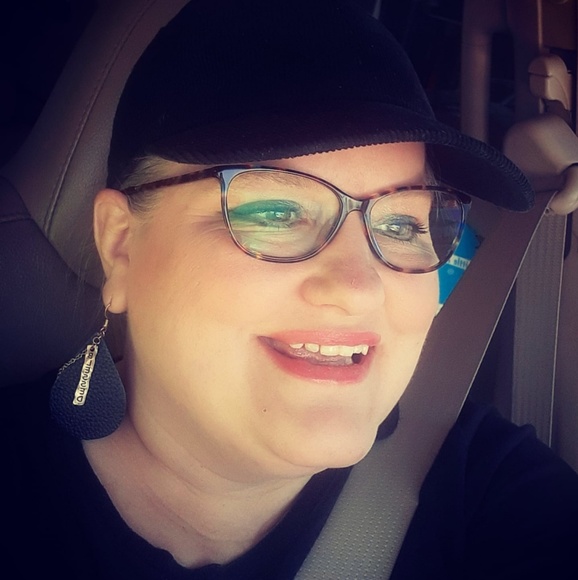 Profile Picture of Leah Stephens (@lbs74) on Poshmark