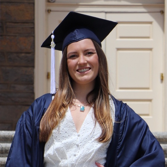 Profile Picture of Kate Lombardozzi (@katelombardozzi) on Poshmark