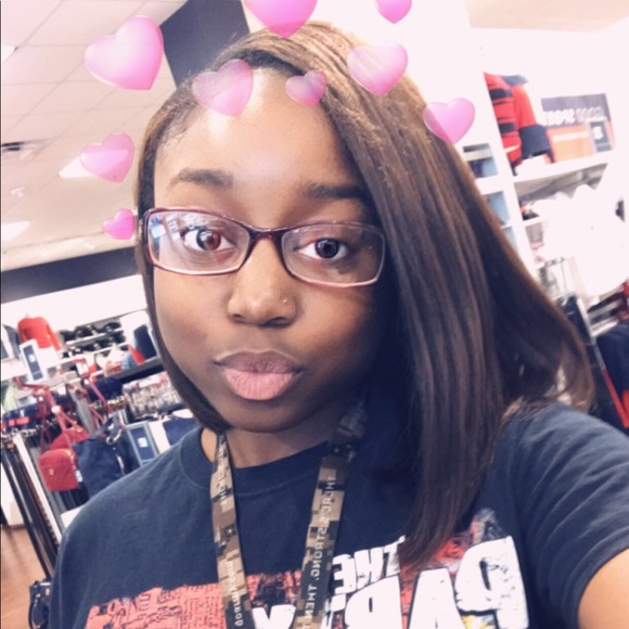Profile Picture of Chantell Pearson (@chantpea) on Poshmark