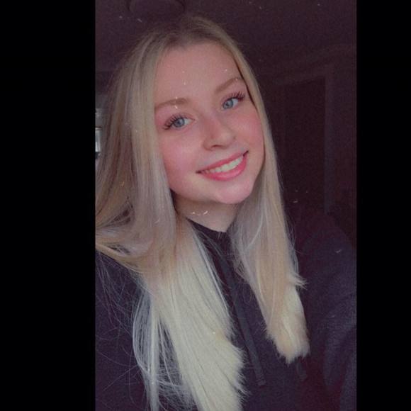 Profile Picture of Christina Main (@retina18) on Poshmark