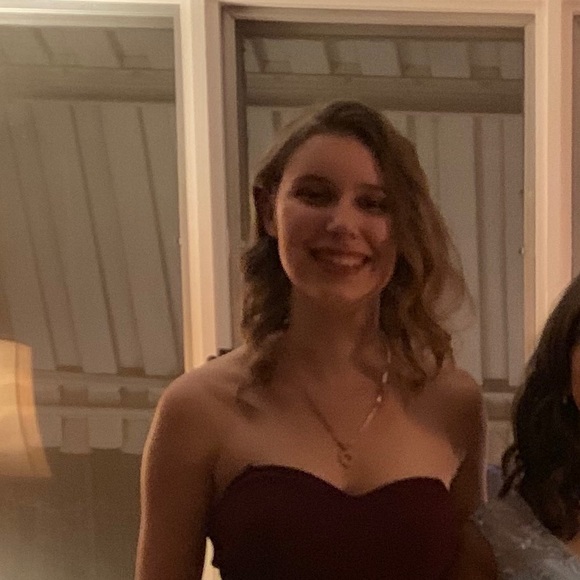 Profile Picture of Emma Buttimer (@emma_buttimer) on Poshmark