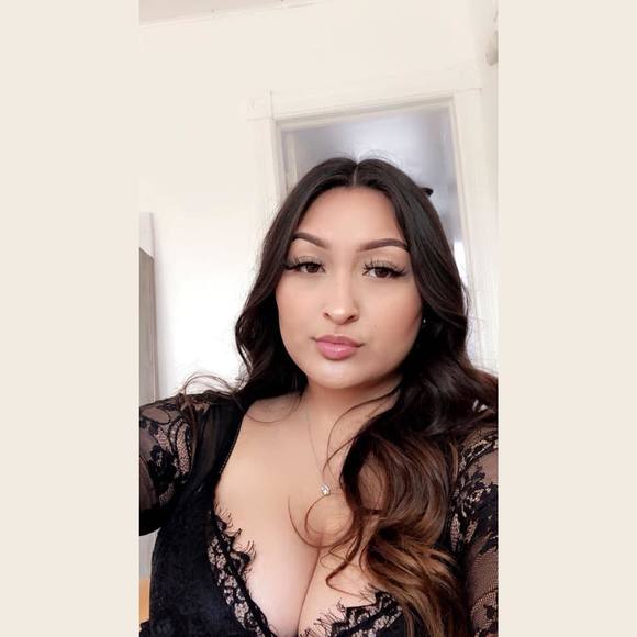 Profile Picture of Alexis Osiecki (@alexisosiecki) on Poshmark