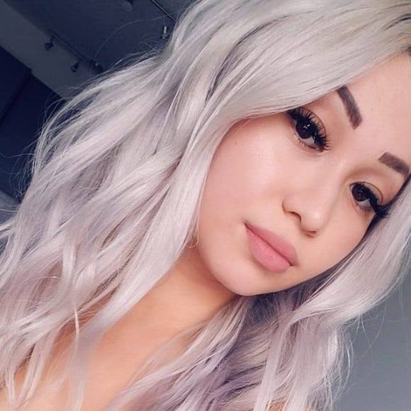 Profile Picture of Alissa Makaruk (@alissamakaruk) on Poshmark