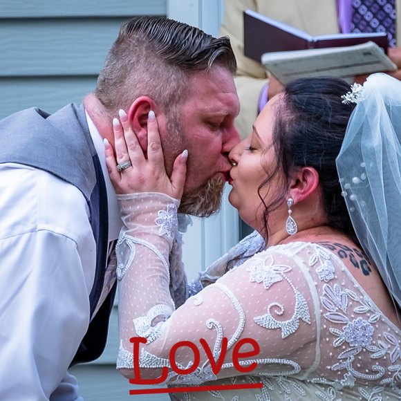 Profile Picture of Alexis Sigle (@lexuslexie) on Poshmark