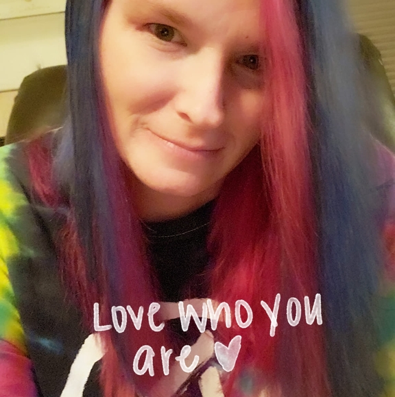 Kim Tomson - Poshmark Profile Picture of Kim Tomson (@kimb0204) on Poshmark