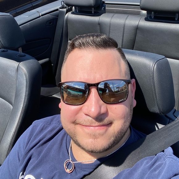 Profile Picture of Carl Balcom (@carlbalcom) on Poshmark