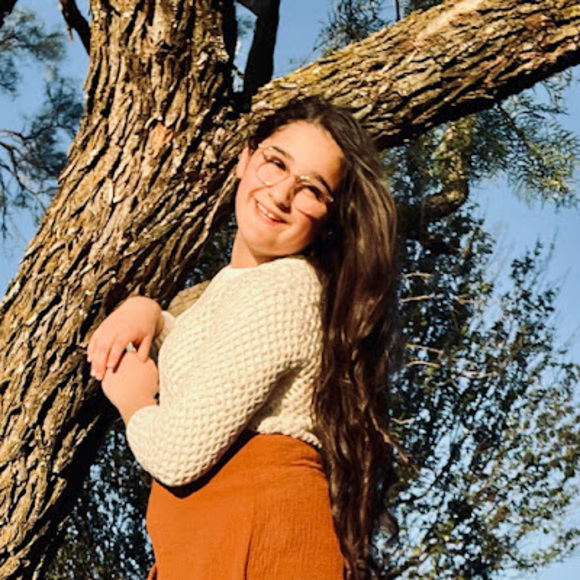 Profile Picture of Hadasah Stutzman (@hadasahstutzman) on Poshmark