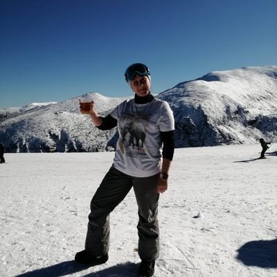 Profile Picture of Kelly Button (@KellyButton7) on Twitter