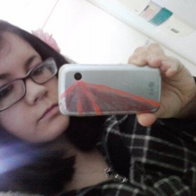 Profile Picture of Ellen Lamplough (@DottyDoris95) on Twitter