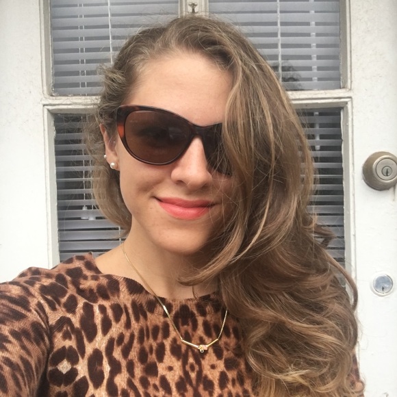 Profile Picture of Alexa Hayes (@alexahayesssss) on Poshmark