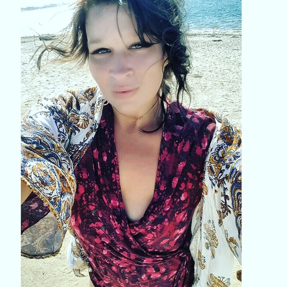 Profile Picture of Julia Hunter (@jul01h) on Poshmark