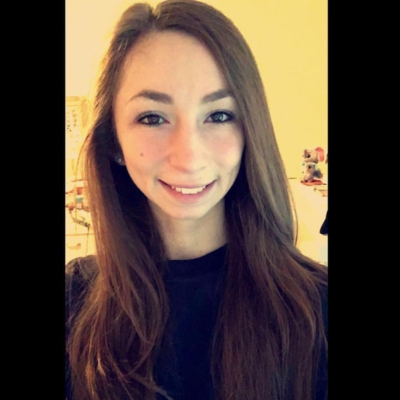 Profile Picture of Jenna Jacobi (@tinydancerjjj) on Poshmark