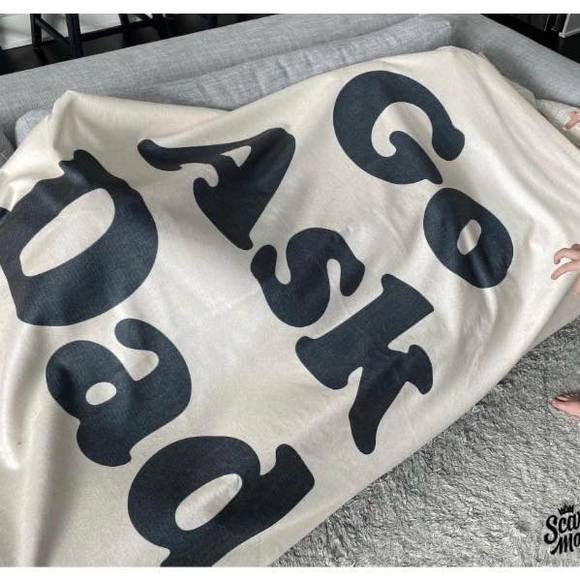 Profile Picture of Nicole Toolan (@colielee19) on Poshmark