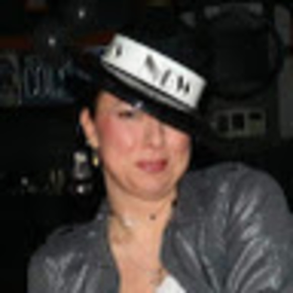 Profile Picture of Laura Bline (@smolder74) on Poshmark