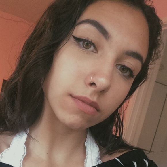 Profile Picture of Nicole Bechthold (@nicolemarriiie) on Poshmark