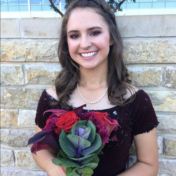 Profile Picture of Julia Gregg (@juliagregg) on Poshmark