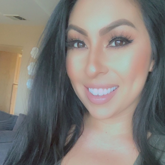 Profile Picture of Adriana Bastida (@adri_cast) on Poshmark