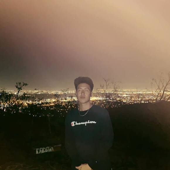 Profile Picture of Ryan Liu (@ryanpoo) on Poshmark