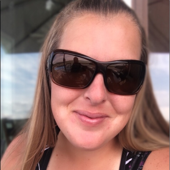 Profile Picture of Amie Howes (@ahowesyyc) on Poshmark