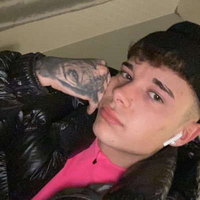 Profile Picture of Josh Quinn (@JoshJamesQuinn) on Twitter