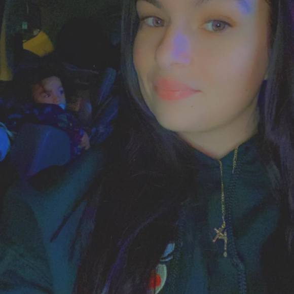 Profile Picture of Lizzy Stgeorge (@xoxosperhotxoxo) on Poshmark