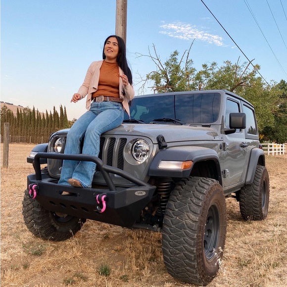 Profile Picture of Adriana Resendiz (@mariamendieta) on Poshmark