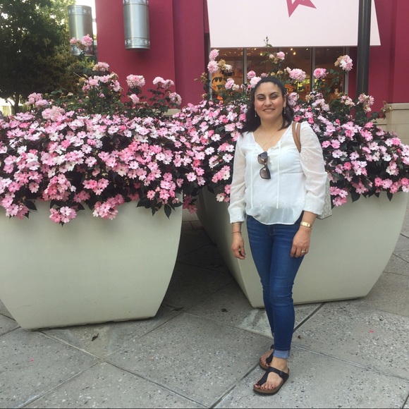 Profile Picture of Matilde Leon (@matilde0299) on Poshmark