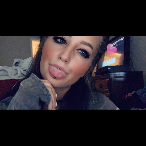 Profile Picture of Ellissa Garner (@ellissagarner) on Poshmark