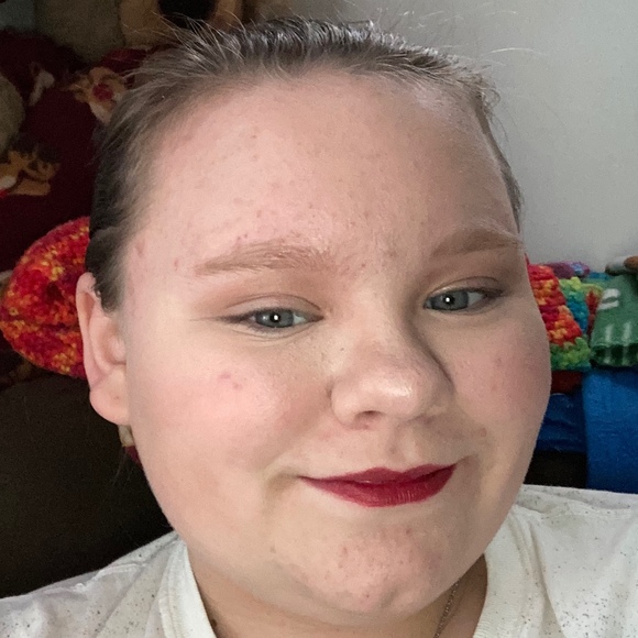 Profile Picture of Makayla Beilby (@meowzer824) on Poshmark