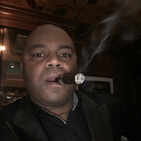 Profile Picture of Delon m Wright (@delonwright) on Poshmark