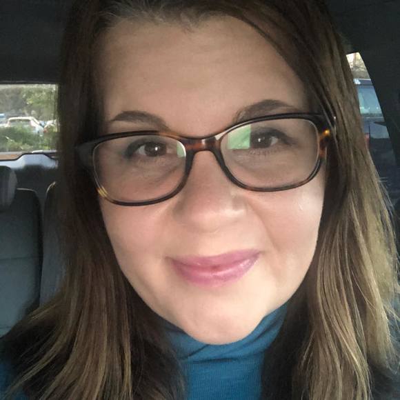 Profile Picture of Colleen Holloway (@colleenhollo744) on Poshmark