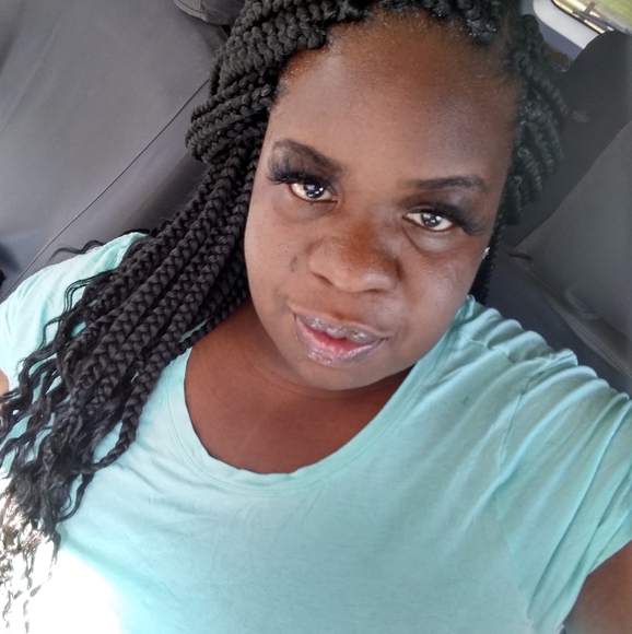 Profile Picture of Cornesha Riggins (@shaneal28) on Poshmark