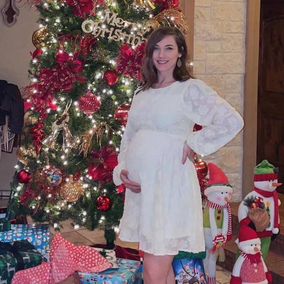 Profile Picture of Phoebe Sharp (@phoebekathryn) on Poshmark