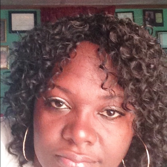 Profile Picture of Marsha Mcclinton (@mcclintongirl) on Poshmark