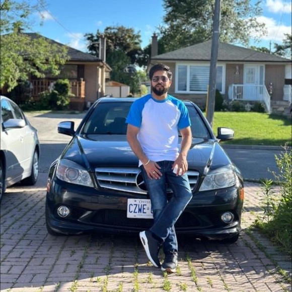 Profile Picture of Råjåt Dhingra (@rajatdhingra64) on Poshmark
