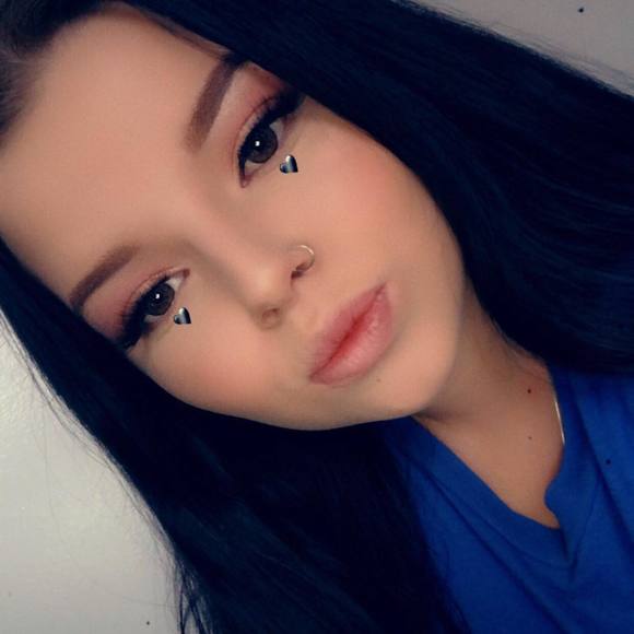 Profile Picture of Cydney Keelick (@cydneykeelick) on Poshmark