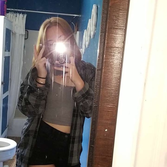 Profile Picture of Natilee Wernstrom (@nwernstrom51) on Poshmark