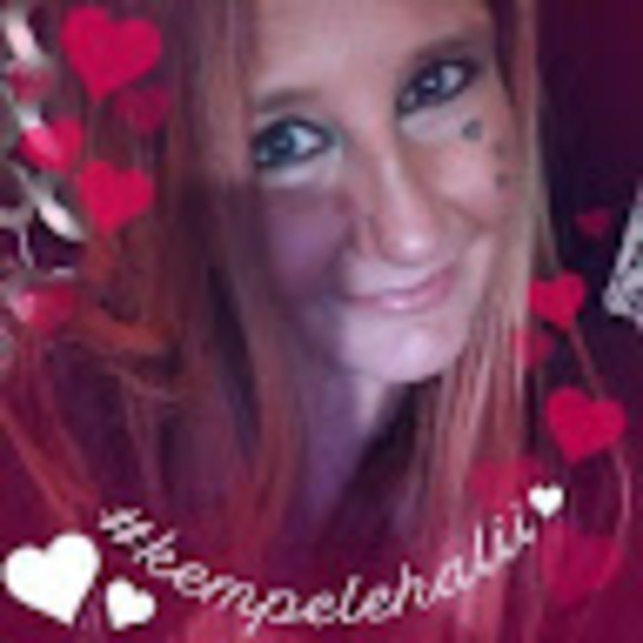 Profile Picture of Glenda Paul (@glendapaul195) on Poshmark