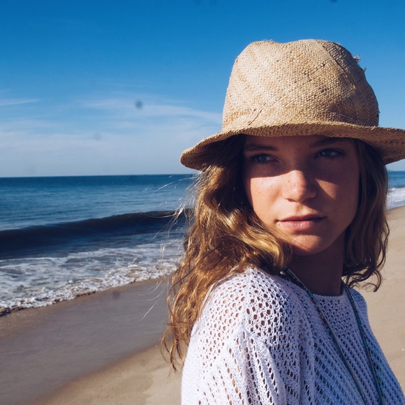 Profile Picture of Mikela Junemann (@kelajunemann) on Poshmark