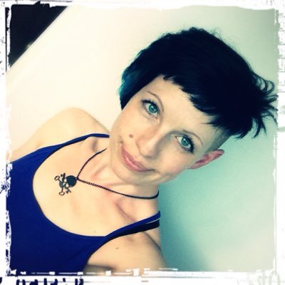 Profile Picture of Stacy Sterling (@FFOL_Stacy) on Twitter